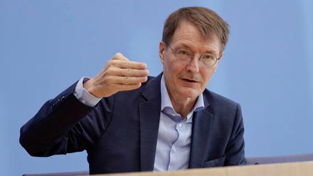 Bundesgesundheitsminister Lauterbach ist gegen eine Benachteiligung von Impfverweigerern bei der Krankenversicherung.