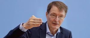 Bundesgesundheitsminister Lauterbach ist gegen eine Benachteiligung von Impfverweigerern bei der Krankenversicherung.