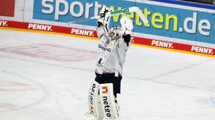 Beim Sieg gegen Köln riss Mathias Niederberger vor Freude beide Arme in die Luft.