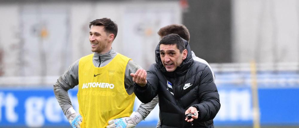 Trainer Tayfun Korkut beim Trainingsauftakt nach der Weihnachtspause.