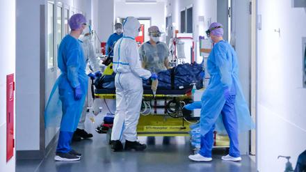 Covid-Patient auf einer Intensivstation in Kiel (Archivbild)