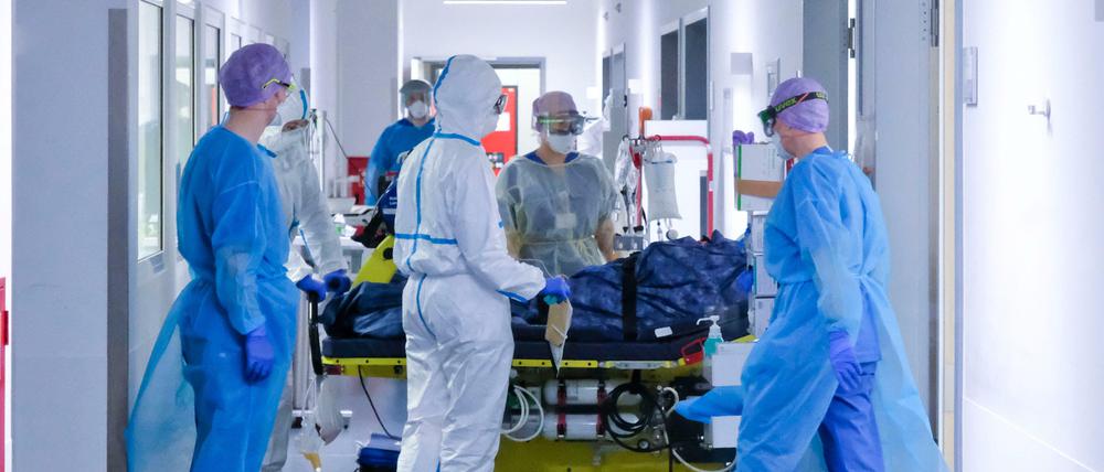 Covid-Patient auf einer Intensivstation in Kiel (Archivbild)