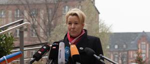 Franziska Giffey (SPD), die Regierende Bürgermeisterin von Berlin, besuchte am Dienstag die Covid-Intensivstation des Universitätsklinikums. 