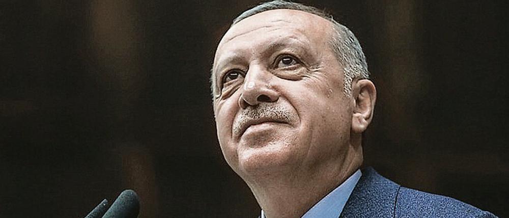 Präsident Erdogan sieht zu, wie die Inflation auf immer neue Rekordwerte steigt.