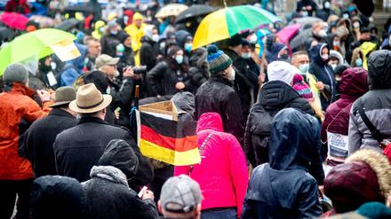 Zahlreiche Teilnehmer bei einer Demonstration gegen die Corona-Politik.