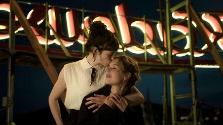 "Eldorado", die sechsteilige ARD-Serie mit Lia von Blarer (links) und Valerie Stoll, lief en bloc in der ARD.