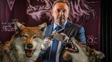 DCI John Barnaby (Neil Dudgeon) bekommt es diesmal mit einem Wolfmonster zu tun. Das Phantom - halb Mensch, halb Wolf - verletzt seine Opfer zunächst mit Stahlkrallen, bevor es sie mit einer Silberkugel aus einer antiken Vorderladerpistole tötet.