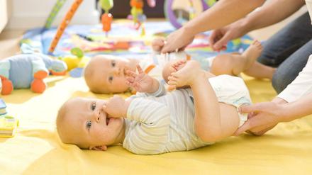 Baby-Zwillinge (Symbolbild)