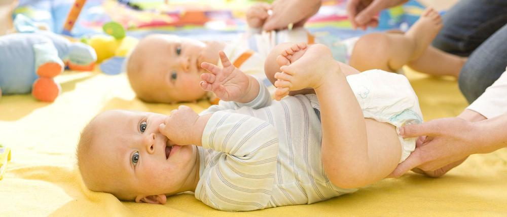 Baby-Zwillinge (Symbolbild)