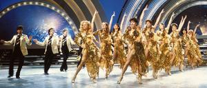 Honeckers schönste Beine.  Das Aus für Hörfunk und Fernsehen der Ex-DDR beendete am 31. 12. 1991 das letzte sichtbare Symbol des „Kriegs der Systeme“. Hart gerungen wurde ums Überleben symbolträchtiger Einrichtungen wie dem „Fernsehballett“. 