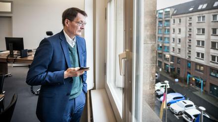 Bundesgesundheitsminister Karl Lauterbach will den Pflegebonus einschränken.
