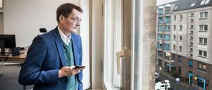 Bundesgesundheitsminister Karl Lauterbach will den Pflegebonus einschränken.