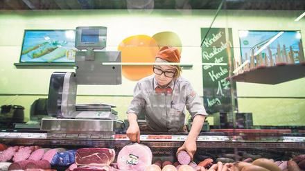 Fleisch oder Gemüse. Greenpeace spricht sich für eine höhere Mehrwertsteuer auf tierische Produkte aus: „Die neue Bundesregierung sollte die Mehrwertsteuer für Fleisch und Milchprodukte an den regulären Satz von 19 Prozent anpassen.“