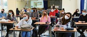 Das Maskentragen ist wegen der hoch ansteckenden Omikron-Variante besonders wichtig.