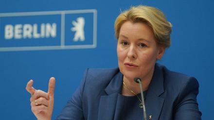 Franziska Giffey (SPD), Regierende Bürgermeisterin, auf einer Pressekonferenz nach der Sitzung des Berliner Senats im Roten Rathaus.