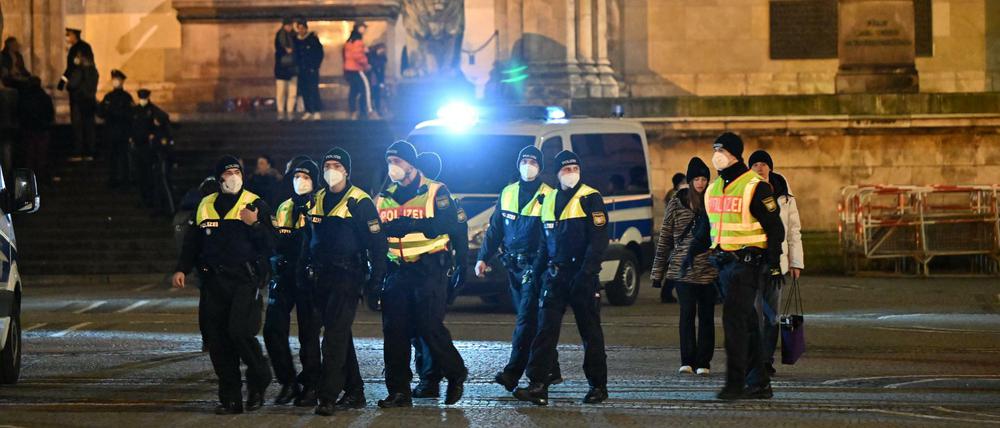 Einsatzkräfte der Polizei auf dem Odeonsplatz in München