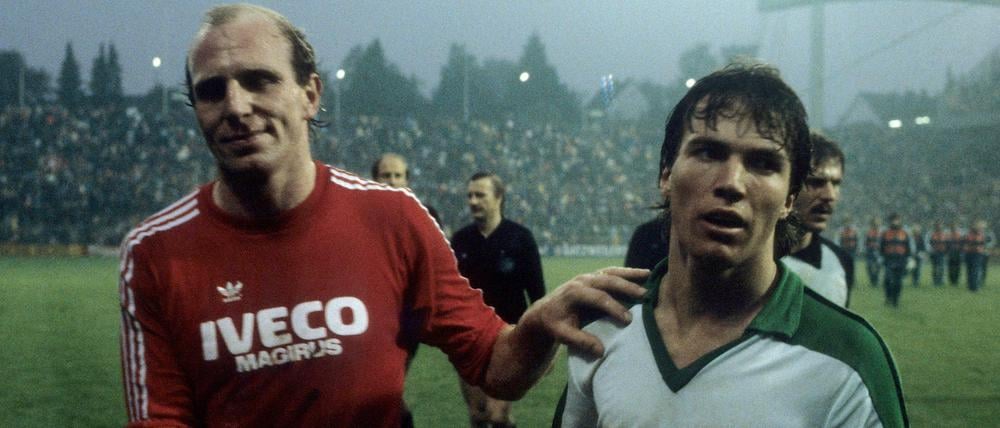Von Weiß zu Rot. Lothar Matthäus (rechts) begann seine Profikarriere 1979 bei Borussia Mönchengladbach. Fünf Jahre später schloss er sich dem FC Bayern an, dem Klub von Dieter Hoeneß.