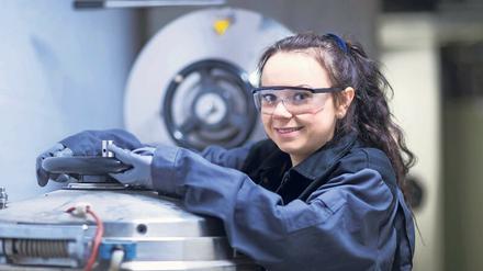 Ausbildung statt Aushilfsjobs. So sollen Arbeitslose für die Jobs von morgen fit gemacht werden. 
