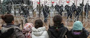 Polnische Grenzschützer bewachen die Grenze zu Belarus.