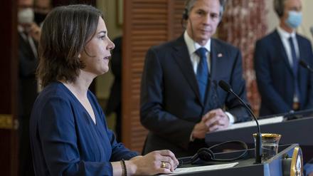 Man schätzt einander und betont das auch: Außenministerin Annalena Baerbock und ihr US-Kollege Antony Blinken bei der Pressekonferenz im State Department.