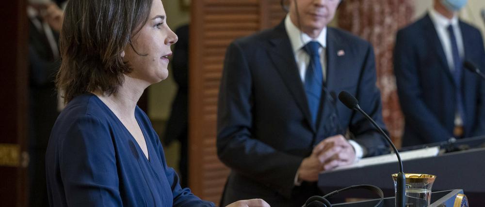 Man schätzt einander und betont das auch: Außenministerin Annalena Baerbock und ihr US-Kollege Antony Blinken bei der Pressekonferenz im State Department.