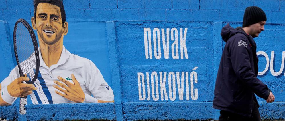 Wandgemälde mit dem Konterfei des serbischen Tennisstars Novak Djokovic in Belgrad