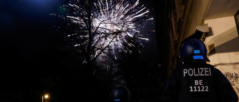 Die Polizei war in der Silvesternacht 2021/22 mit gut 2500 Kräften im Einsatz. 