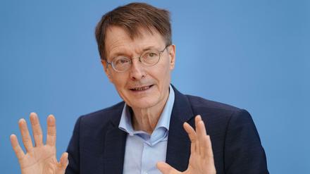 Karl Lauterbach spricht während einer Pressekonferenz zur aktuellen Corona-Lage. 