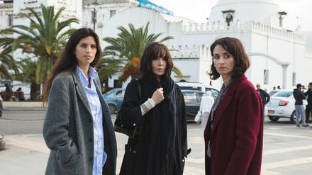 Norah (Maïwenn, von links), Zorah (Isabelle Adjani) und Djamila (Rachida Brakni) haben sich jede auf ihre Weise mit dem Verlust ihres Bruders arrangiert. 