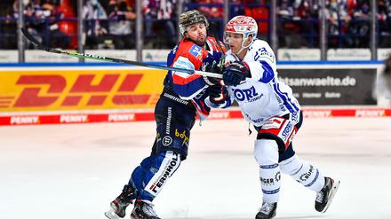 Iserlohn (li. Brent Aubin) und Schwenningen (hier Max Görtz) stehen derzeit in der Tabelle ganz unten. 