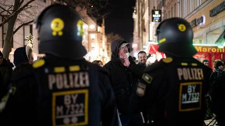 Impfgegner demonstrieren in München.