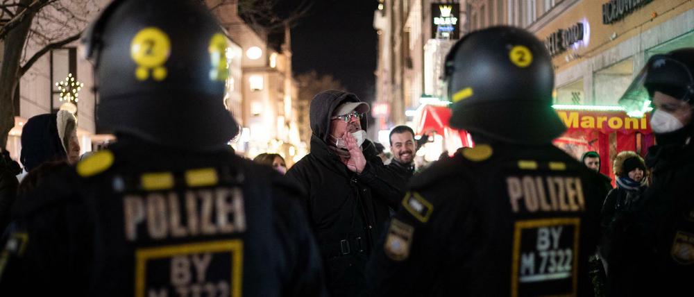Impfgegner demonstrieren in München.