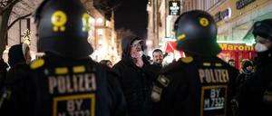 Impfgegner demonstrieren in München.