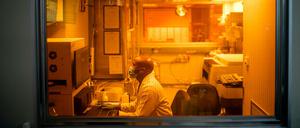 Ein Forscher am Africa Health Research Institute arbeitet an der Omikron-Variante des Coronavirus.