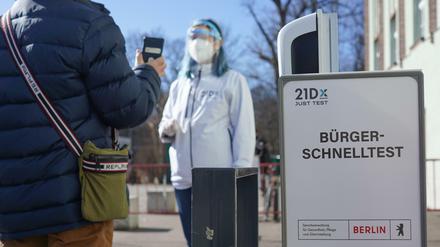 Archivbild, März 2021. Im Bild ist ein Schnelltestzentrum an der Lehrter Straße, Moabit.