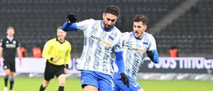 Der erste Sturm fällt aus. Ishak Belfodil (l.) fehlt gegen Köln wegen Corona, Stevan Jovetic hat noch immer Wadenprobleme.