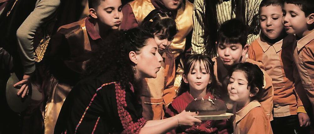 Im Kinderladen. Szene aus „The Little Lantern“ von Mario Rizzi.