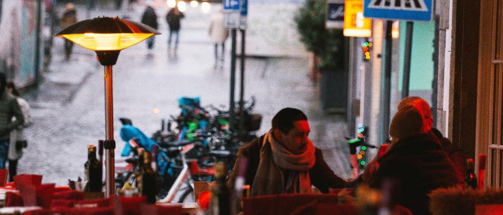 Der Restaurantbesuch ist an strengere Regeln geknüpft.