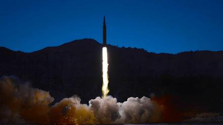 Dieses Bild von einem Raketenstart veröffentlichten Nordkoreas Staatsmedien.