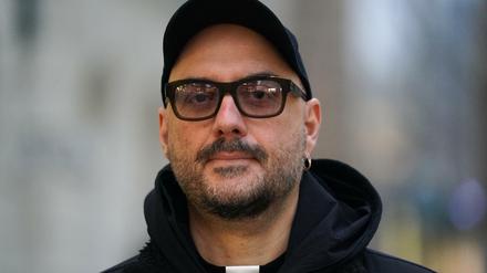 Der russische Regisseur Kirill Serebrennikow vor dem Thalia Theater. 