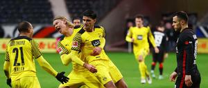 Mahmoud Dahoud schoss kurz vor Schluss den Siegtreffer für den BVB - ganz zur Freude von Erling Haaland.
