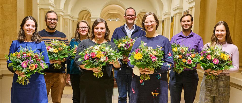 Der neue Grünen-Fraktionsvorstand (v.l.n.r.): Julia Schneider, Andre Schulze, Daniela Billig (jeweils Stellvertreter:innen), Antje Kapek, Fraktionsvorstand, Sebastian Walter, parlamentarischer Geschäftsführer, Silke Gebel, Fraktionsvorstand, Stefan Ziller, stellvertretender parlamentarischer Geschäftsführer, und Klara Schedlich, stellvertretende Vorsitzende. Foto: Annette Riedl/dpa