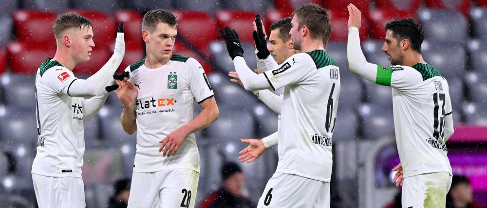 So kann es gehen. Stefan Lainer hat zum 2:! für Gladbach getroffen.