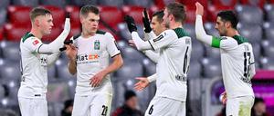 So kann es gehen. Stefan Lainer hat zum 2:! für Gladbach getroffen.