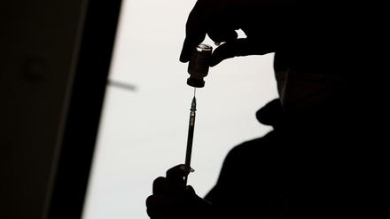 Der Impfstoffhersteller Pfizer rechnet mit jährlichen Corona-Impfungen.