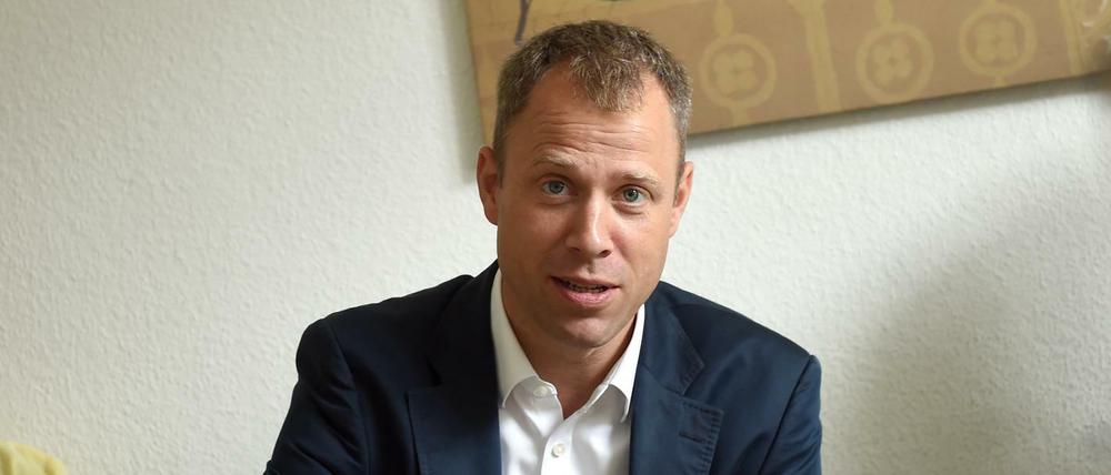 Der designierte CDU-Generalsekretär Mario Czaja beim Besuch einer Kinderarztpraxis in Berlin.