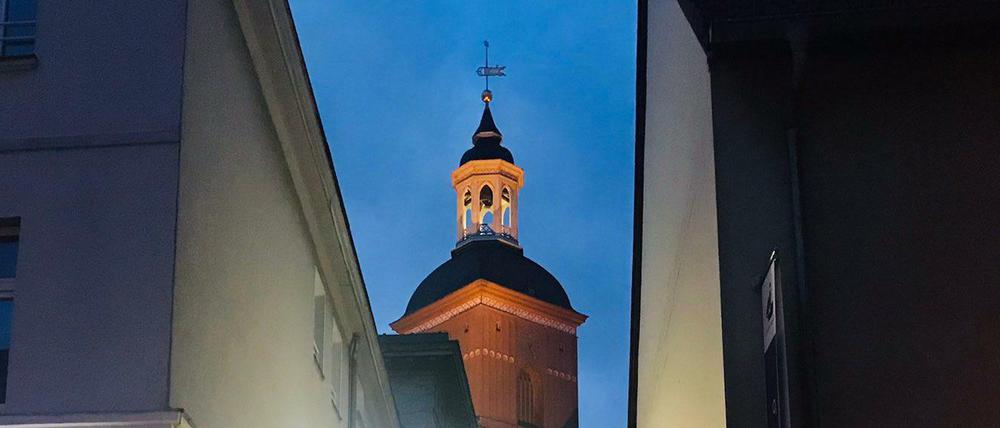 Wahrzeichen in Spandau und aus vielen Gassen zu sehen: St. Nikolai in der Altstadt.