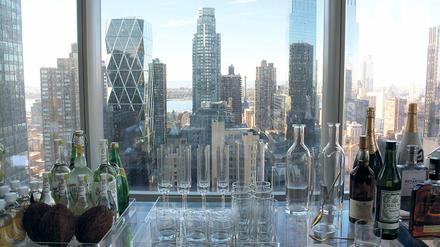 Die Korken knallen Lassen: Blick auf einem New Yorker Wolkenkratzer auf die Luxusimmobilien am Central Park.