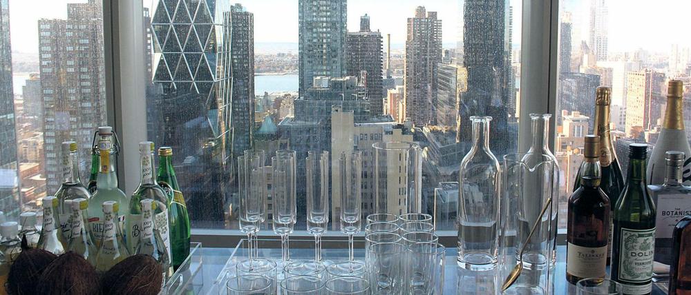 Die Korken knallen Lassen: Blick auf einem New Yorker Wolkenkratzer auf die Luxusimmobilien am Central Park.
