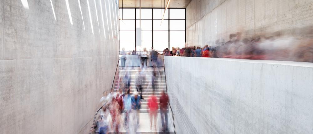 Besucher bei der Eröffnung der James-Simon-Galerie, 2019.